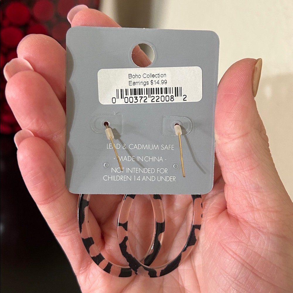 6 Piece Jewelry & Accessory Bundle - Ring Necklace Bracelets Earrings Hair Clip - Picture 11 of 16